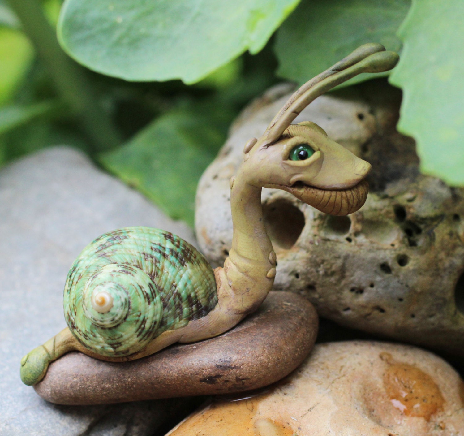 garden snail statue