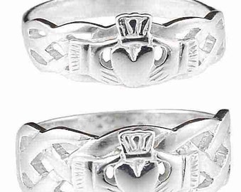 silver engravable claddagh ladies wedding ring