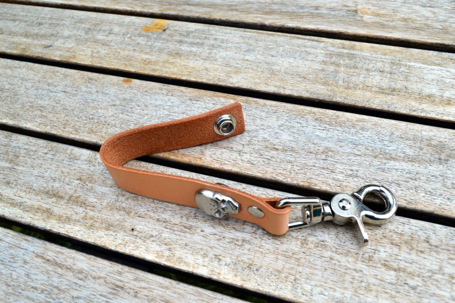 Leather heavy duty belt loop key chain / key holder with Skull