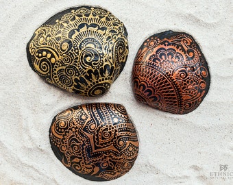 Set of painted sea shells, painted pebbles, garden decor, gold bronze copper mehndi art, home decor