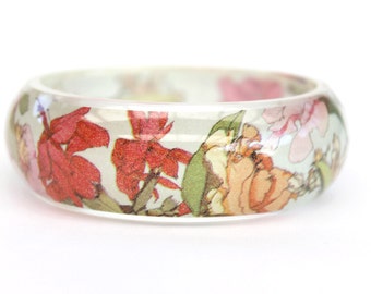 Resin bangle with embedded floral art