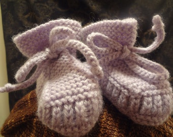 Stay-on Lavender Baby Booties - Size 0 to 3 Month
