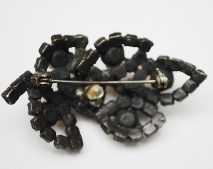 Rhinestone Leaf Brooch - Black japanned Enameling - Clear crystal - Mid Century - domed Pin