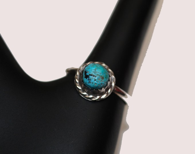 Sterling silver Turquoise ring - size 7 1/2 - South western tribal Native American - Old Pawn
