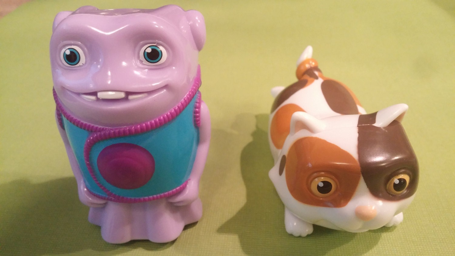 Dreamworks HOME OH and PIG cake topper pick birthday cupcake