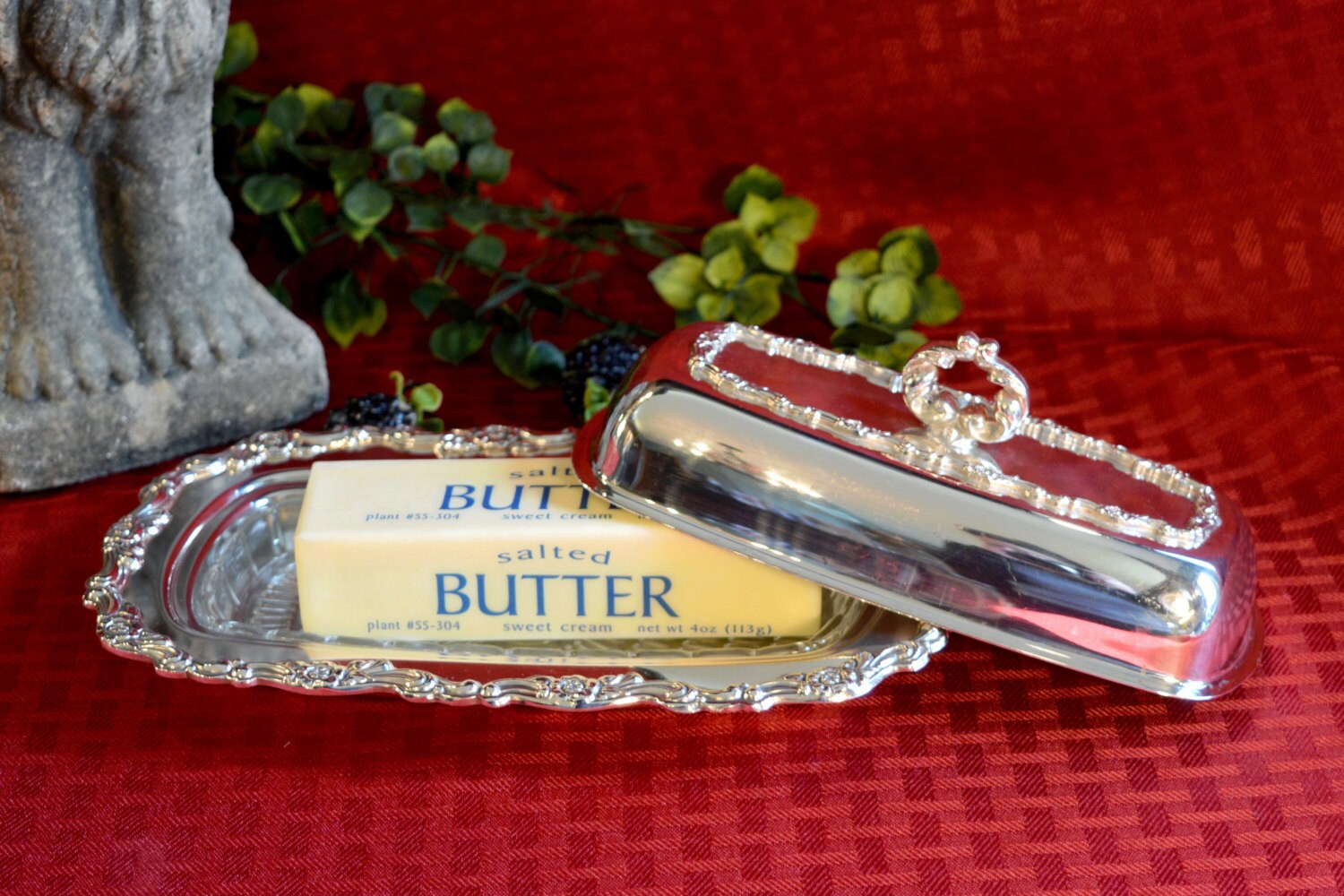 Oneida Silver Plate Butter Dish with Glass Liner Royal Provincial