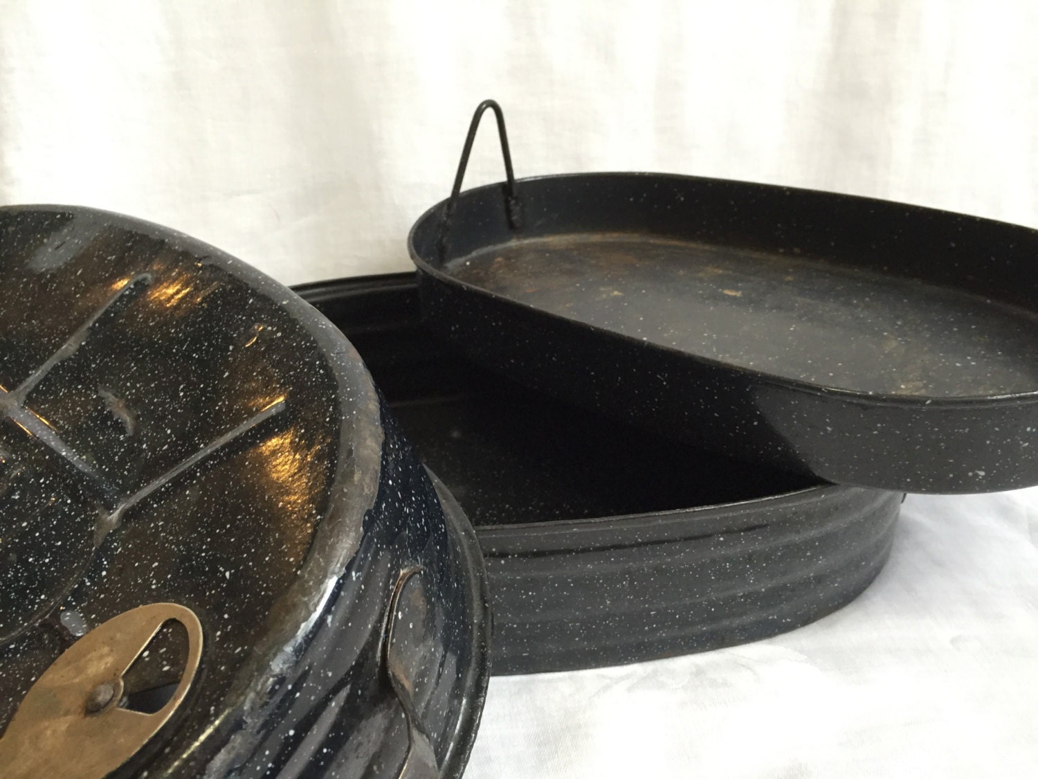 Rustic Large Reed Enamelware Roaster with Insert Black with