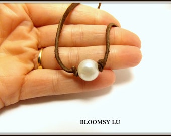 Leather Pearl Choker, Boho Pearl Choker, Single Pearl Leather choker, Choker Lariat Necklace, Adjustable Pearl Choker, Single Pearl Choker