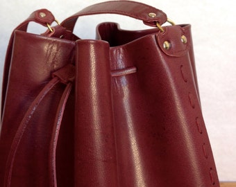 Sac seau bordeaux en cuir / sac à main simple et chic / Esther Krier