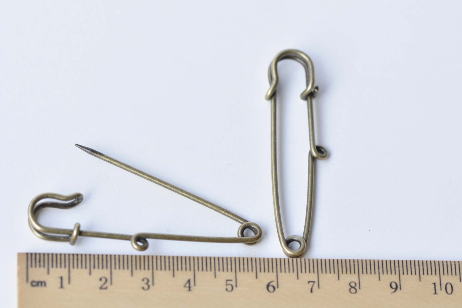10 pcs antique bronze one loop kilt pin safety pins broochs 10x58mm a3875 from verycharms on 10 pcs antique bronze one loop kilt pin safety pins broochs 10 pcs antique bronze one loop kilt pin safety pins broochs 10x58mm a3875 from verycharms on 10 pcs antique bronze one loop kilt pin safety pins broochs
