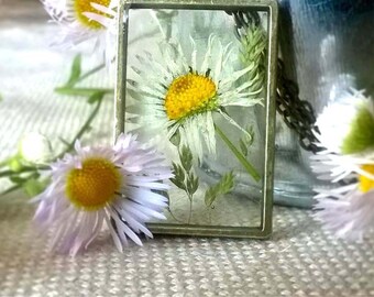 Daisy pendant, Real Pressed Daisy, Necklace, Flower resin jewelry, Nature Resin Pendant, Botanical necklace