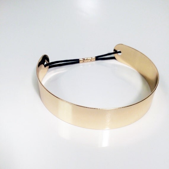 Upper arm cuff simple gold plated band with elastic by JEWELETTO
