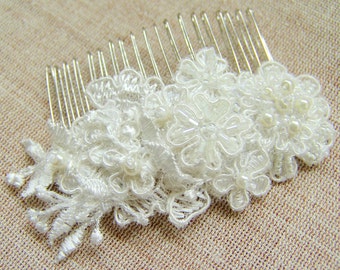 Ivory haircomb Bridal lace flower haircomb Romantic hairpiece Wedding hair accessory Rhinestone bride comb