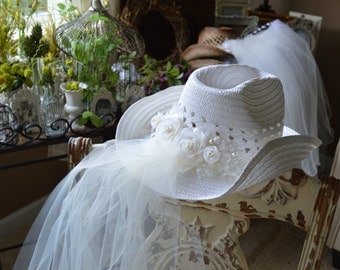 Western-cowgirl-wedding-hat-ivory-white-veil-rustic-bride-coun