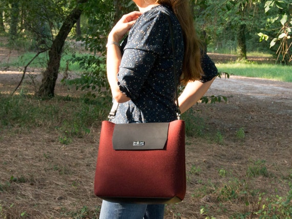 Felt and leather FLAP BAG / large shoulder bag / red bag / crossbody bag / tote bag / felt tote / wool felt / made in Italy