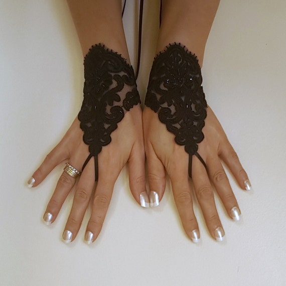 Free shipping Glove Goth Wedding Gloves, Black Lace gloves, Fingerless Gloves, off cuffs, cuff wedding, bride, bridal gloves, cuffs