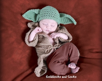 Baby Yoda outfit, baby yoda hat, baby yoda costume, crochet yoda hat, baby Halloween costume, star wars inspired, comic con, newborn yoda