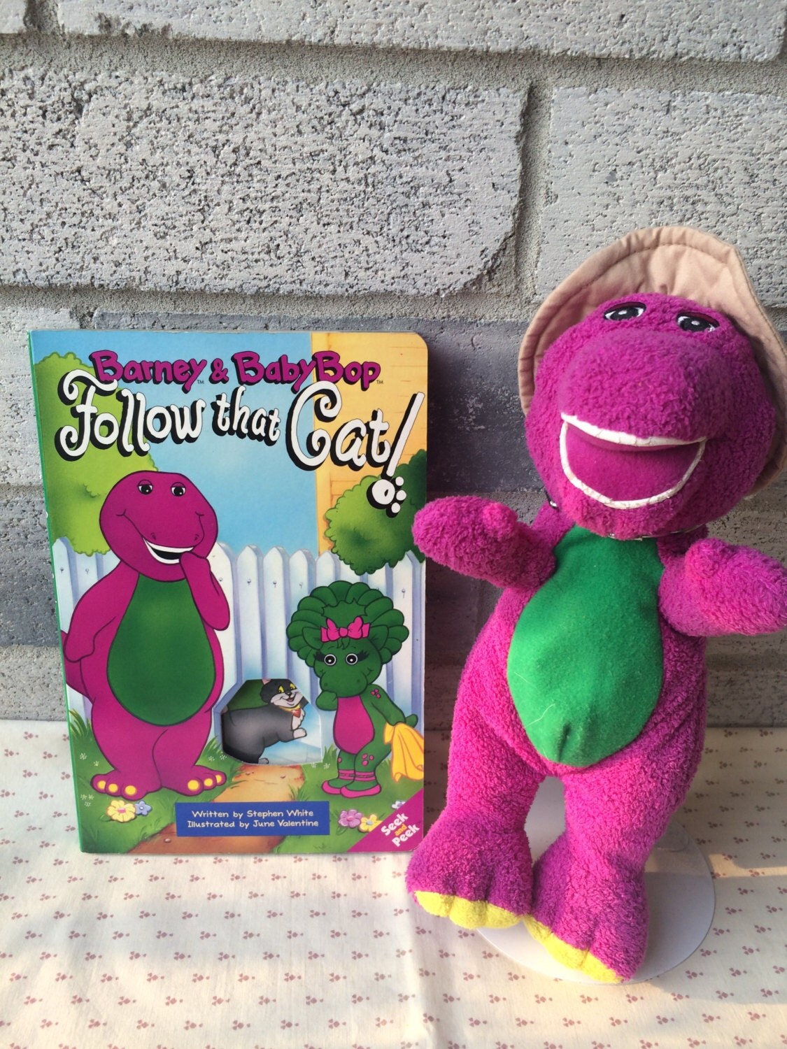 Vintage 1994 Barney & Baby Bop Follow that Cat Book Seek and