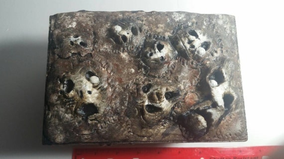 TORMENTED SOUL CHEST. Ghoulish faces horror Mtg Table Top