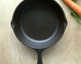Vintage Lodge No. 5 Cast Iron Skillet