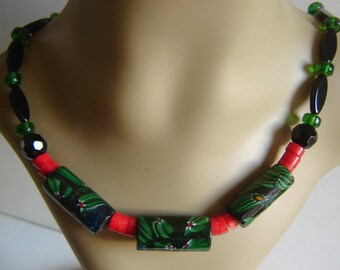 Gorgeous glass necklace with coral for the old Murano