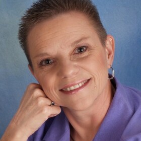 Holly Pike - ArtisticThreadWorks