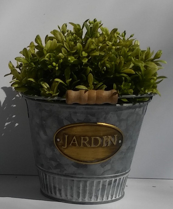 Jardin Container with Artificial Boxwood