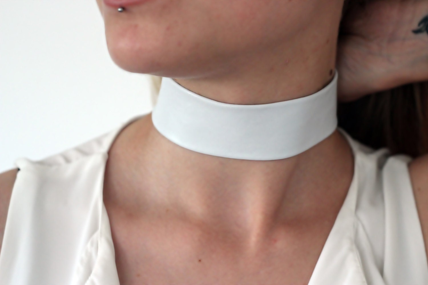 White leather choker necklace white thick coker necklace
