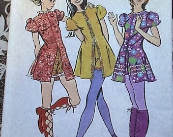 1971 Vintage Sewing Pattern Simplicity 9544 Young Junior/Teens and Misses Mini Dress & Shorts.