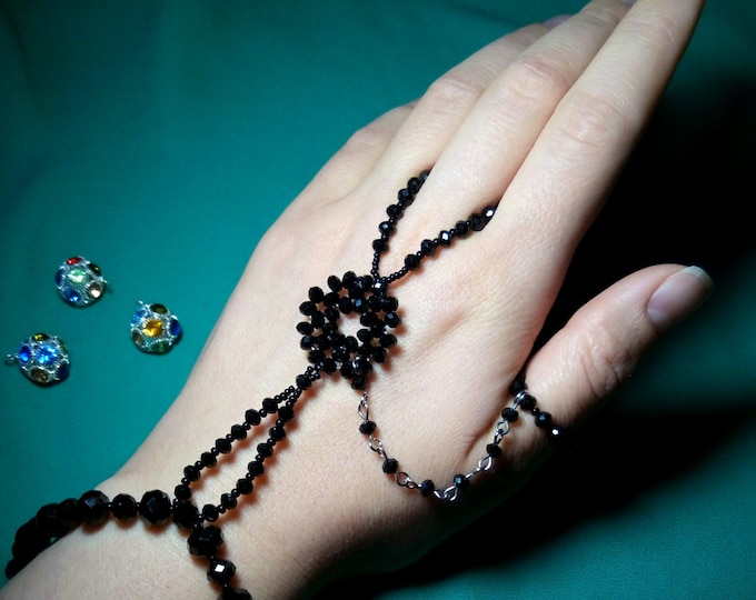 It's so delicate slave bracelet~Gothic Couture~Evil Queen~Bohemian hand bracelet~Hand chain~Gold jewelry~Ring chain