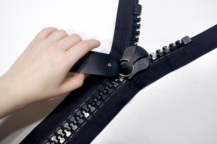 23 inches GIANT ZIPPER in BLACK fully separating jacket