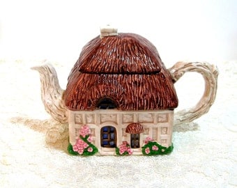 Cottage Teapot, Thatched Cottage Teapot