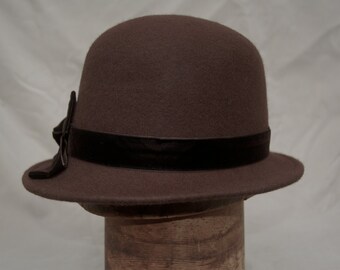 Brown Felt Cloche Hat / Womens Brown Wool Felt Small Brim Winter Hat / Felt Cloche With Velvet Bow / Vintage Inspired Cloche / Millinery
