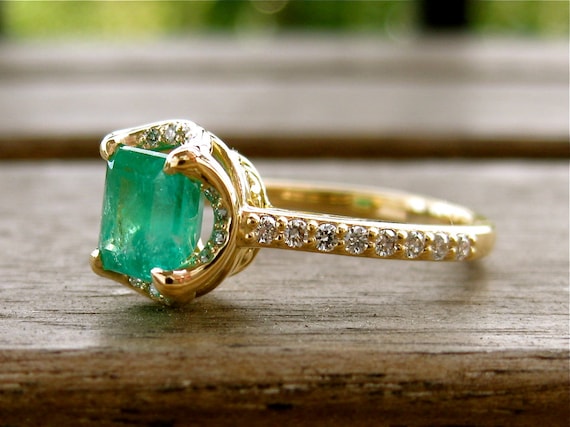 Colombian Emerald Engagement Ring in 18K Yellow Gold with