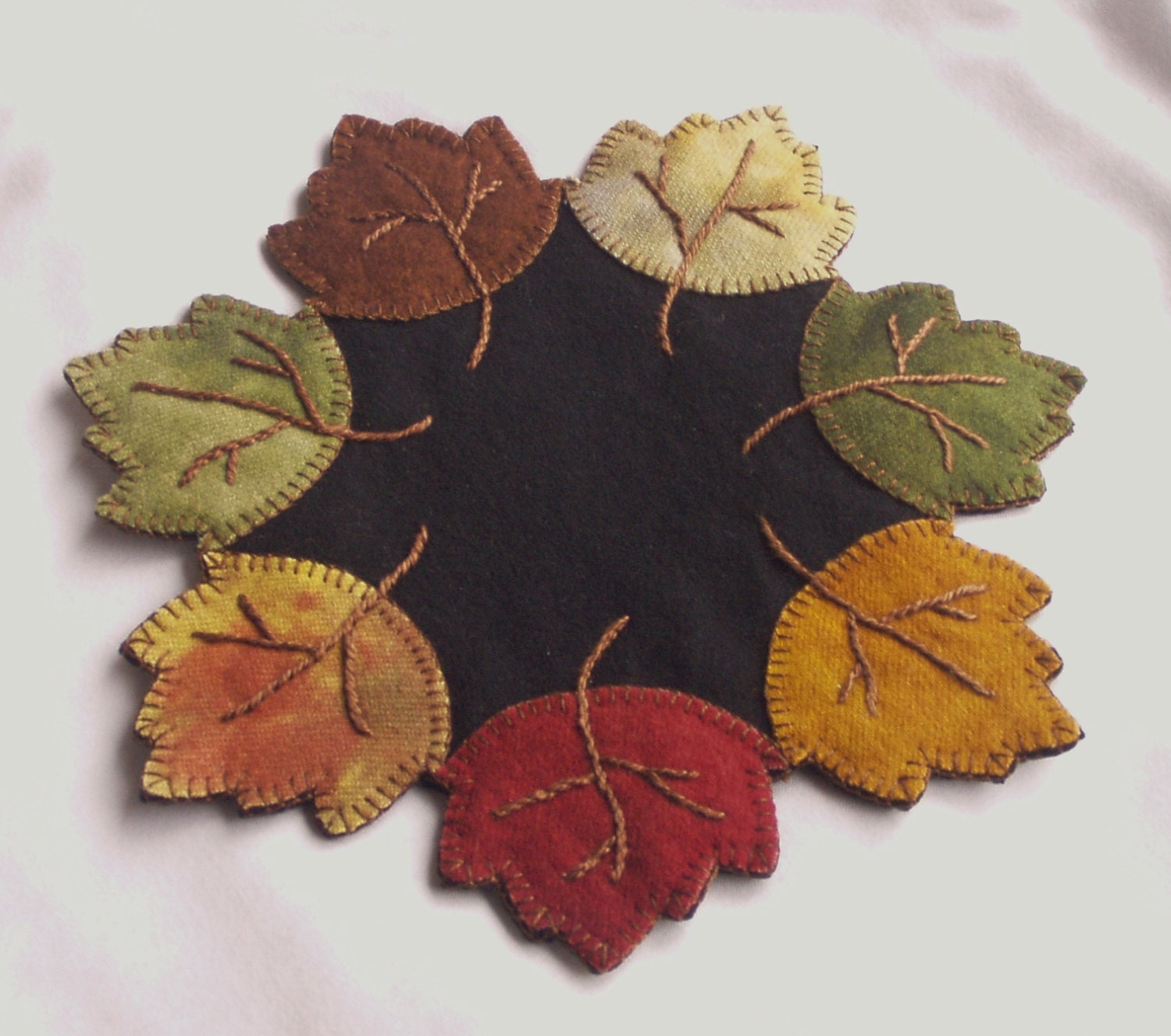 penny-rug-wool-autumn-leaves-table-runner-or-candle-mat