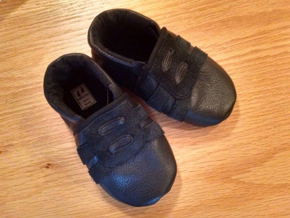 black tennis baby boys shoes size 6/ 18-24 months made in the
