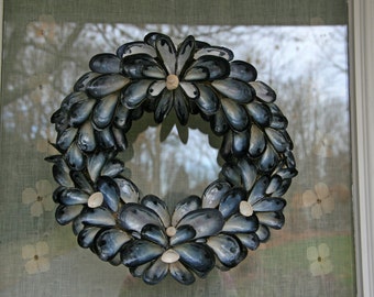 Coastal Shores Medium Mussell Shell Wreath Display
