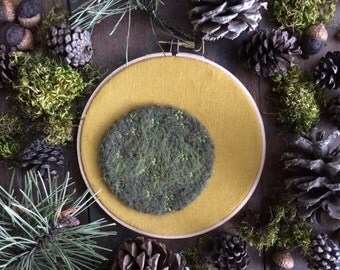 Felted wool embroidery hoop, star moss wall decor made upcycled natural linen, 6.5 inches, embroidery hoop art, woodland decor, wool moss