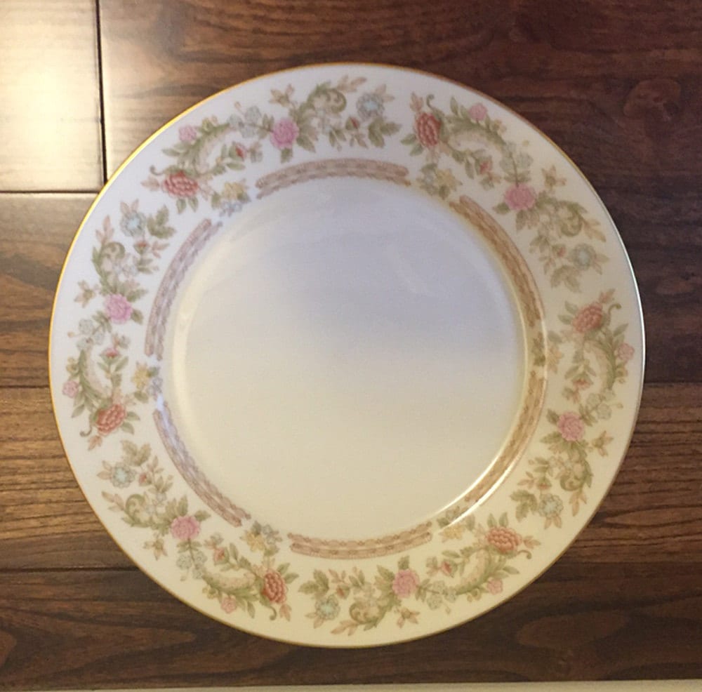 Elegant Vintage LENOX Fine China Helmsley Charger Plate