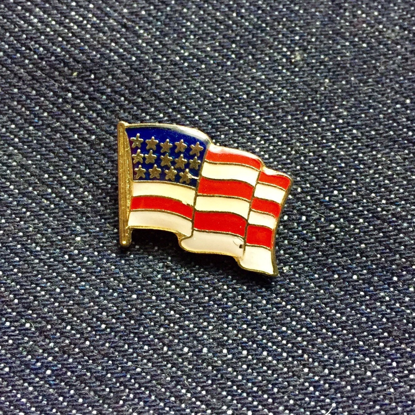 Vintage lapel pin or hat pin / American flag pin by FriendCenter