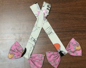 Reach Straps: Cream zombies (Undying Love) with pink skeletal bows