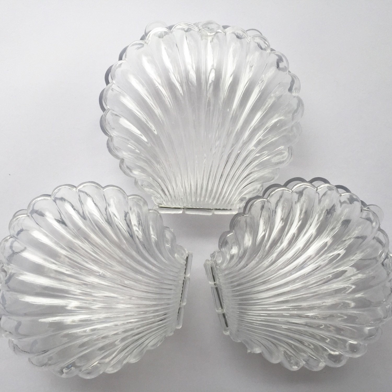 12 Large Clear Plastic Seashell Clam Shell Favor Candy Trinket