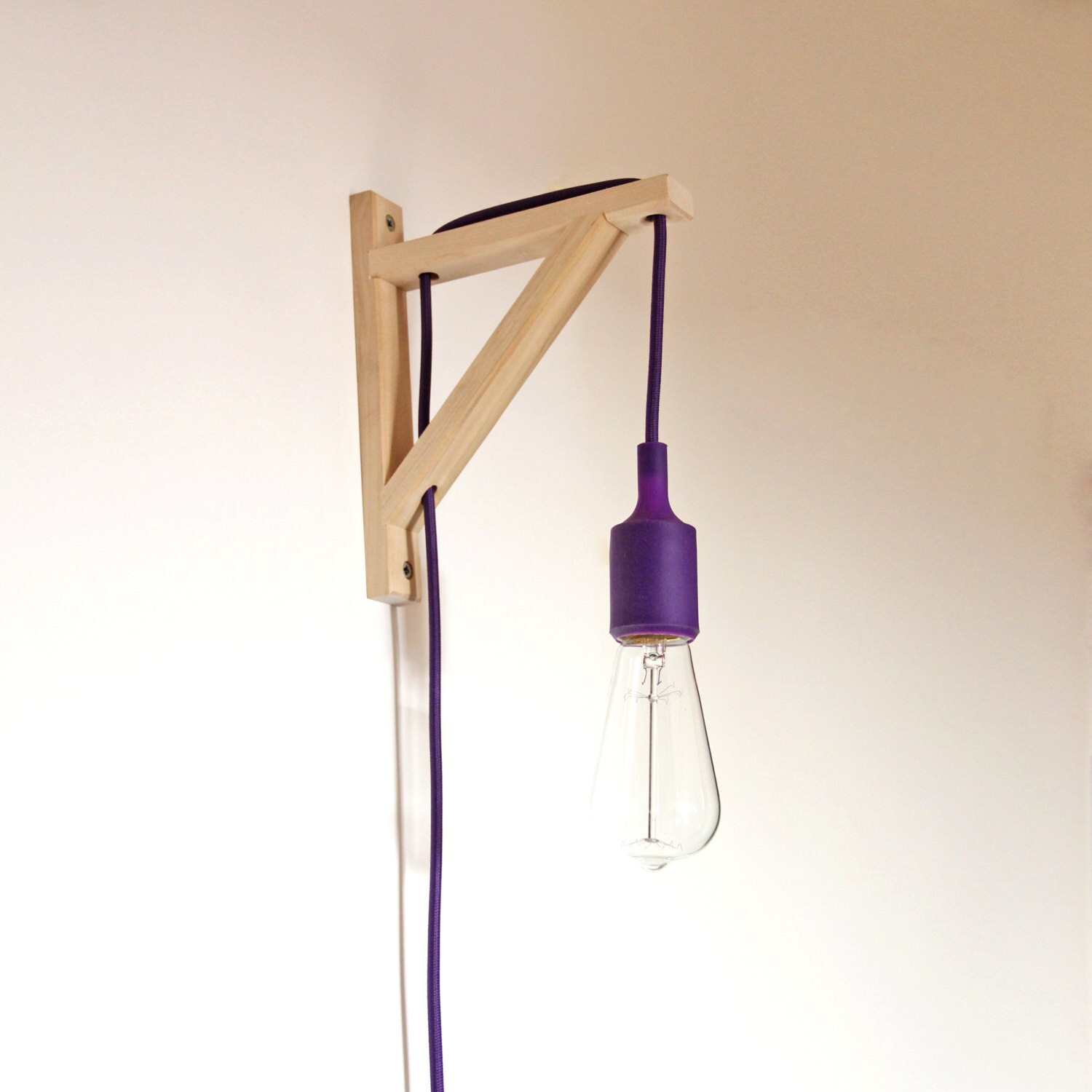 Lampe-Wandhalterung aus Holz Peq-Kabel Textil Farbe lila mit