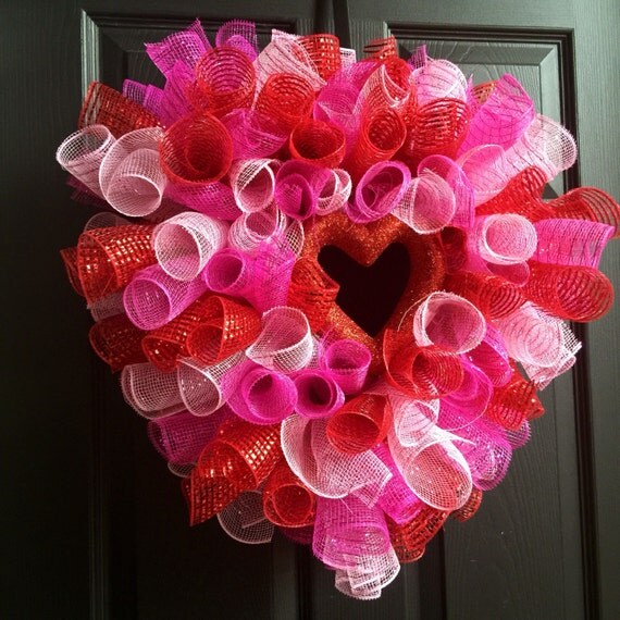 Items similar to Valentines Heart Shaped Spiral Deco Mesh Wreath on Etsy