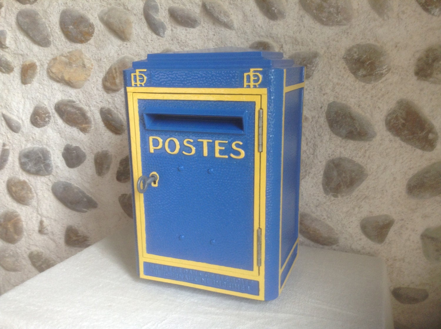 Boîte aux lettres fantastique grand poste français bleu avec