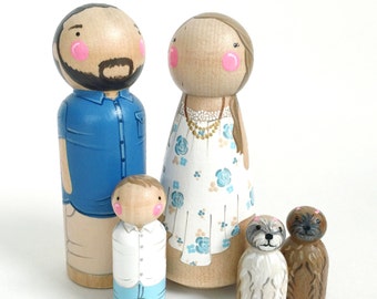 Custom peg doll family of 5 // 2 parents // 3 kids/pets // personalized peg dolls // wooden dolls // custom family portrait // wooden toys