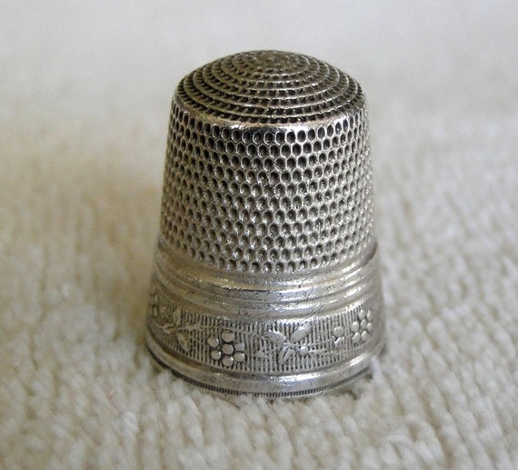 Antique FLORAL Pattern Thimble Simons Brothers Co-Sterling