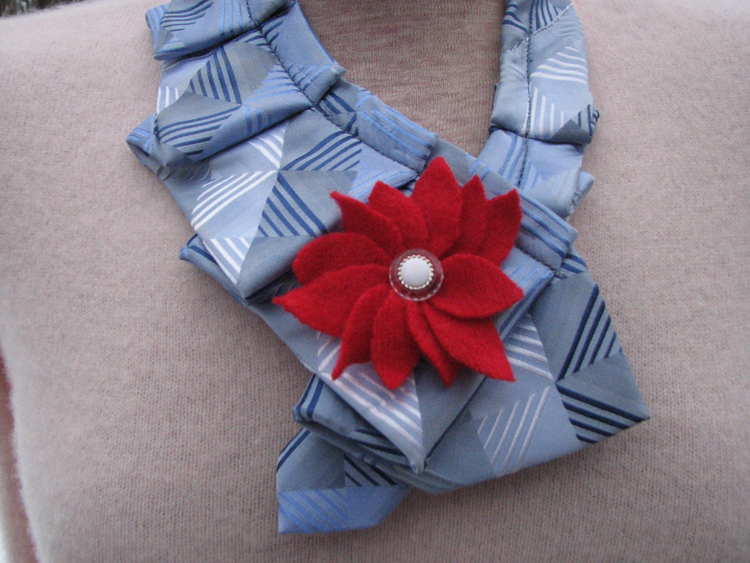 necktie collar