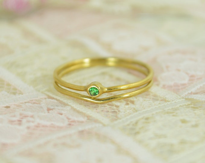 Tiny Emerald Ring Set, Solid 14k Gold Wedding Set, Stacking Ring, Solid Gold Emerald Ring, May Birthstone, Bridal Set, Emerald Ring