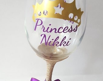 Personalized Wine Glasses - Bachelorette Party - Gift for her - Custom wine glass - Mothers Day Gift - Custom Wine Glass - Bride Wine Glass